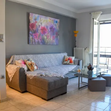 Cozy Flat on the Main Square, 10Min to the Sea