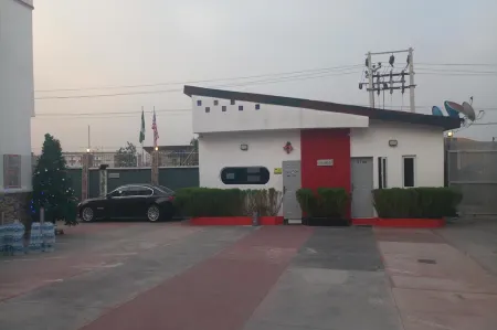 Nero Hotel Отели рядом с достопримечательностью «Элеко Бич»