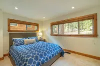 Henderson by AvantStay Lake View Walk to Beach, Garwoods & More