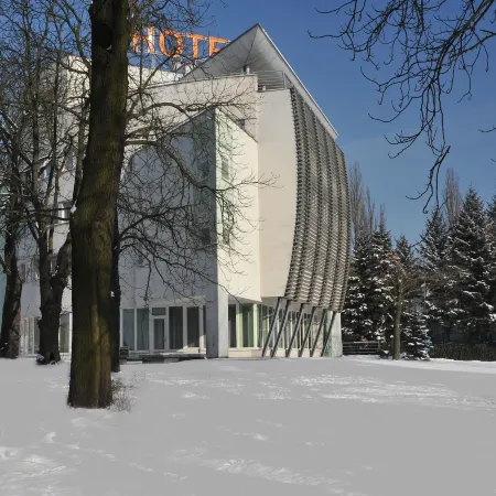 Hotel Vivaldi Отели рядом с достопримечательностью «Парк Цитадель»