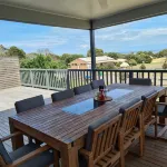 4 bedrooms, large deck, park views Hotels in Coronet Bay