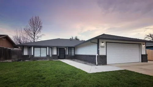 Retreat 5 bed, 4 room 3.8 mi. from Redding Airport Hotels in Anderson