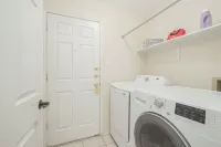 Right At Home-Midland's Most Marvelous with Pool