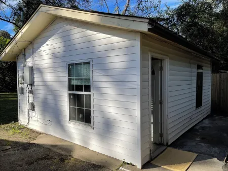 Cozy cottage in Hattiesburg with AC, WiFi