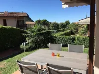Vacation apartment in a quiet and sunny location, close to the center Hotel a Garda
