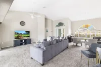 Heated Pool and Golf Course Access - Blissful Tranquil Escape