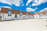 Contemporary Suite with Fire Pits and Laundry Access - Elegant Retreat