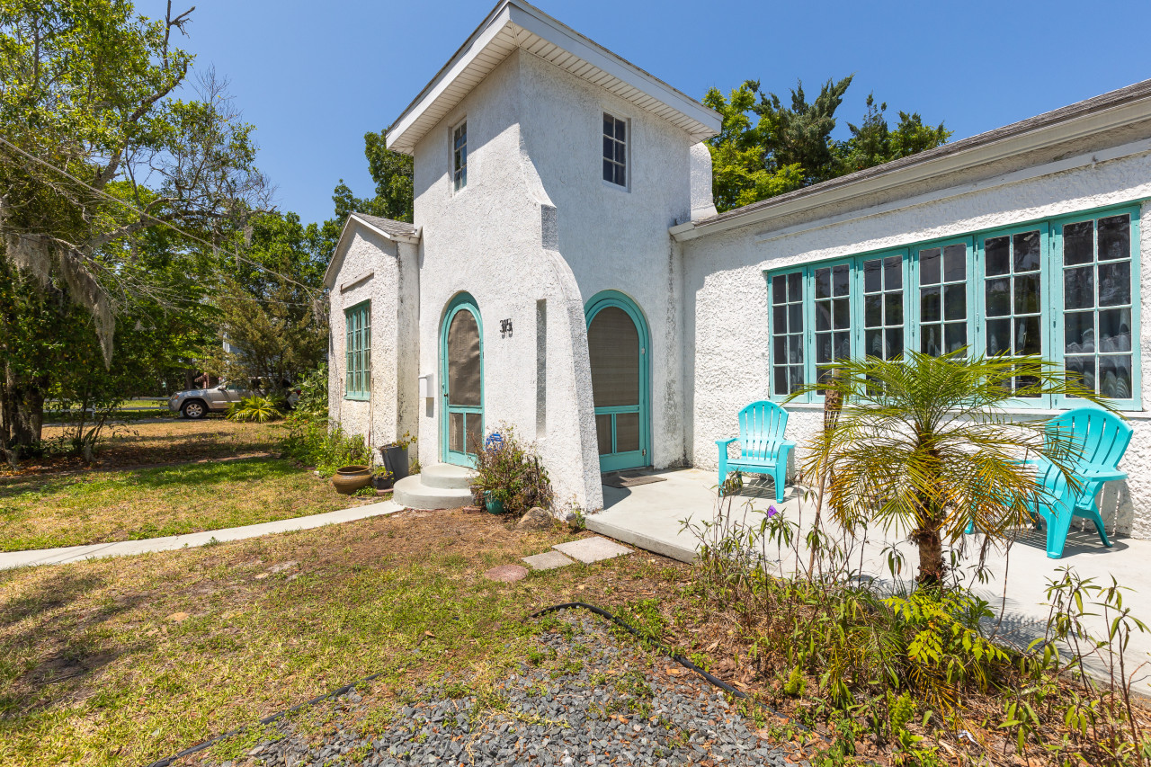 Spectacular Beach Oasis Retreat with Riverview Hotels in Holly Hill