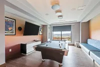 Community Hot Tub and Lounge Fireplace - Charming Studio Retreat