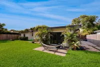 Beautifully Updated Dog-Friendly Home with Free WiFi, and Enclosed Back Yard