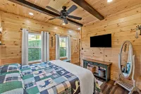 WiFi, Hot Tub & Pets - EagleRock Retreat in Red River Gorge, KY! Hotels in Lee County