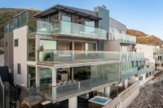 Panoramic Views and Luxurious Hot Tub - Stunning Oceanfront Haven