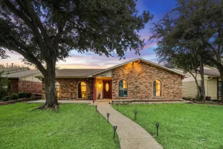 Private Pool, Game Room, and Outdoor Retreat - Spectacular Oasis Отели в г. Кэрролтон