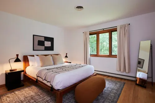 Tranquil Escape with Hot Tub and Fire Pit - Charming Catskill Retreat