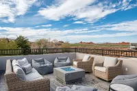Private Pool and Rooftop Deck with Golf Course Views - Charming Oasis
