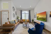 Serene Hillside Retreat- Captivating Views, Enjoyable Deck Hotels in Arlington