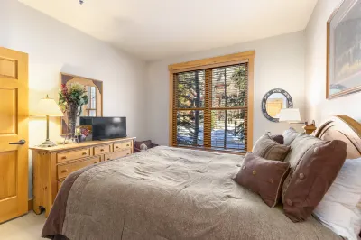 Charming Mountain Escape with Stunning Views - Cozy Cabin Retreat Hotels in East Keystone