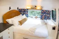 Private Deck, Hot Tub and Rain Showerhead - Charming Airstream Escape