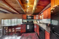 Luxe 2-Unit Hideaway: Suite & Casita w/ Full Kitchens - Walk to Dining, Dogs OK Hotels in Ranchos de Taos