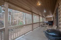 Private Hot Tub and Serene Nature Escape - Cozy Charming Hotel a Bryson City