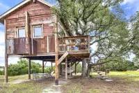 Cozy Retreat with Expansive Views and Rustic Charm - Enchanting Hideaway Hotel di Burnet