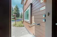 Charming, ski-themed studio w/free WiFi, full kitchen - near downtown Sun Valley