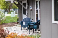 Charming Cottage with Outdoor Patio - Delightful Peaceful Retreat