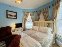 Private Hot Tub, Pool and Spectacular Views - Elegant Victorian Escape