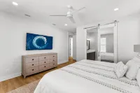Stylish Coastal Escape with Pool and Elegant Design - Charming Retreat Hotels in Bay County