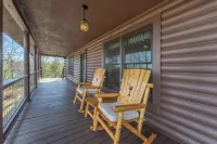 Mountain Views and Covered Porch - Charming Log Cabin Retreat Hotel a Etowah