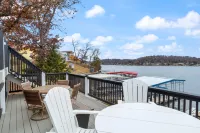 Private Dock and Picturesque Lake Access - Breathtaking Oasis Hotel a Osage Township