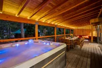 Hot Tub and Scenic Outdoor Living - Stunning Mountain Luxury Retreat