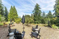 The Cottage On Wilsonville Road Hotels near Woodburn Premium Outlets