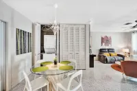 Heated Pool, Parking, 5 Min Walk to Food and Fun! Hotels in Wilton Manors