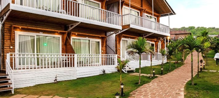 Dallas Beach Resorts Hotels in Morjim