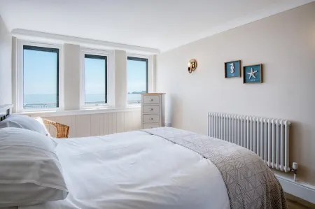 Waterfront 1 - 1 Bedroom Apartment - Wisemans Bridge