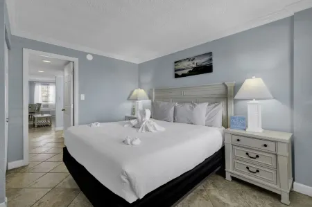 Coastal Comfort and Multiple Pools - Charming Beach Getaway Отели рядом с достопримечательностью «Миртл Манор Трейлер Парк»