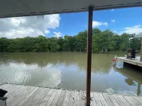 Beautiful Super Strike Houseboat-2 Br/1.5 BA in Cypress Cove Marina-6 Beds