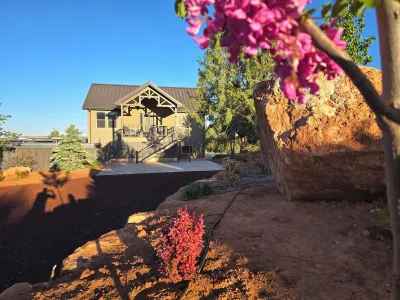 Luxurious-unique-tranquil Retreat. By Zion'sPark-GrandCanyon-Hike/Bike/Relax