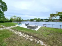 OASIS @ OCEAN BEACH PARK: 6 QUEEN BEDS