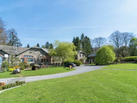 Bièvre Forest-Edge Retreat