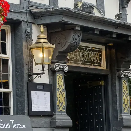Rose & Crown Inn Отели рядом с достопримечательностью «Таттон-парк»