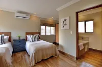 Thanda Manzi Country Hotel - Balcony
