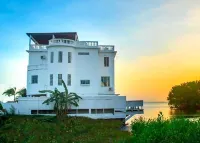 Seaview Deluxe Studio w Kitchenette, Balcony &pool Hotels in Ladyville