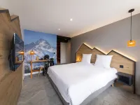 Hotel Base Camp Lodge - les 2 Alpes Hotels in Isere