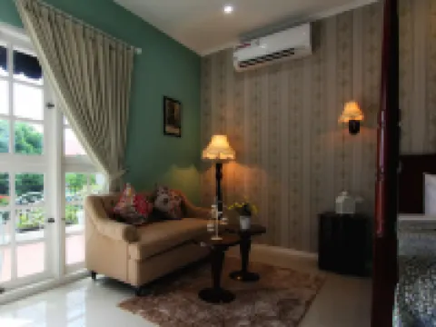 Omah Madam Bed & Breakfast Hotels in Banyumanik