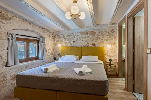 Erotokritos City Luxury Suites - Homestays