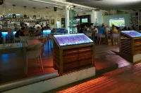 Melpo Antia Hotel & Suites - Bares