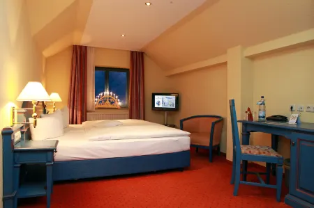 Hotel Erbgericht Buntes Haus Отели в г. Нойхаузен