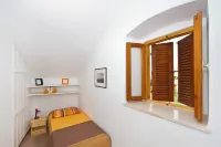 A3 - Best Location in Center with the Sea View Các khách sạn ở Tribunj
